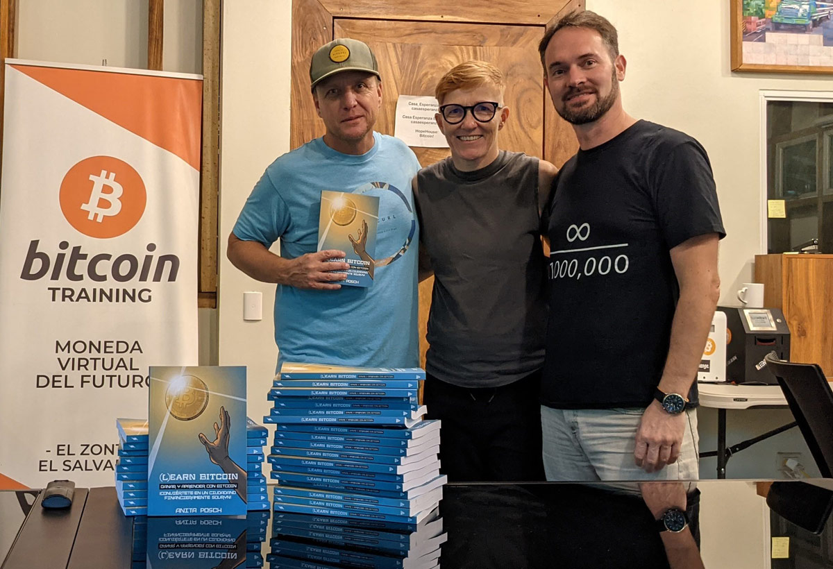 Delivering 30 (L)earn Bitcoin books in Spanish to Hope House.