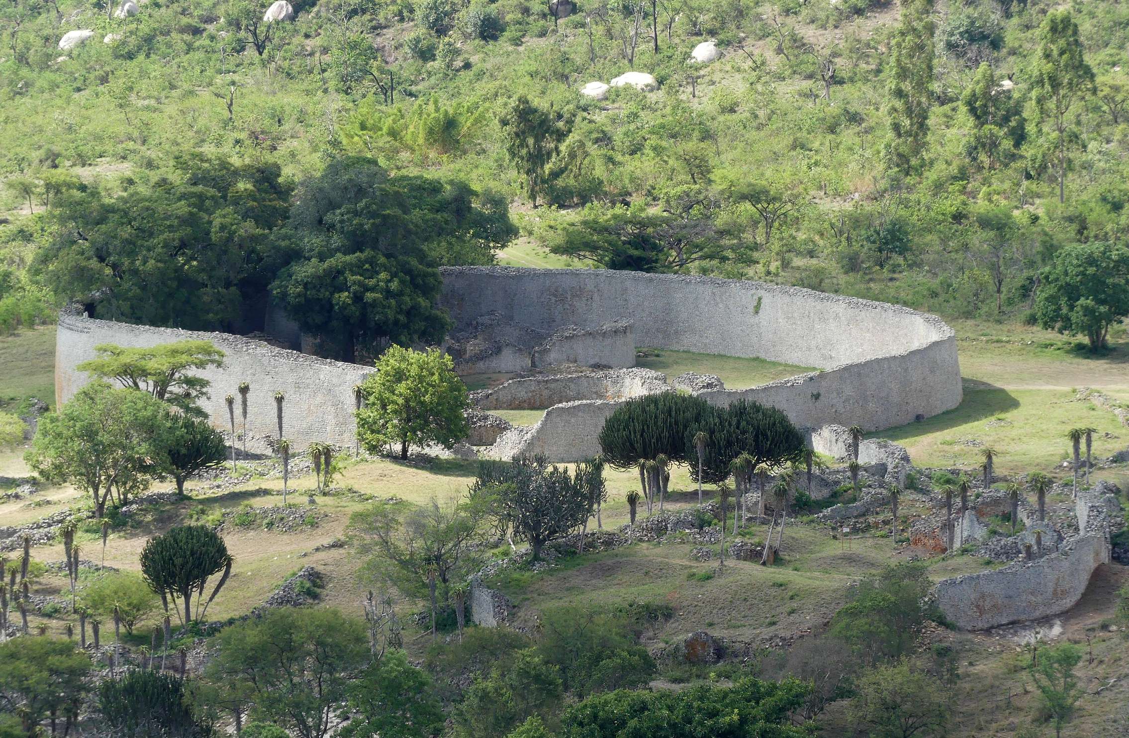 Great Zimbabwe second biggest monument in Africa